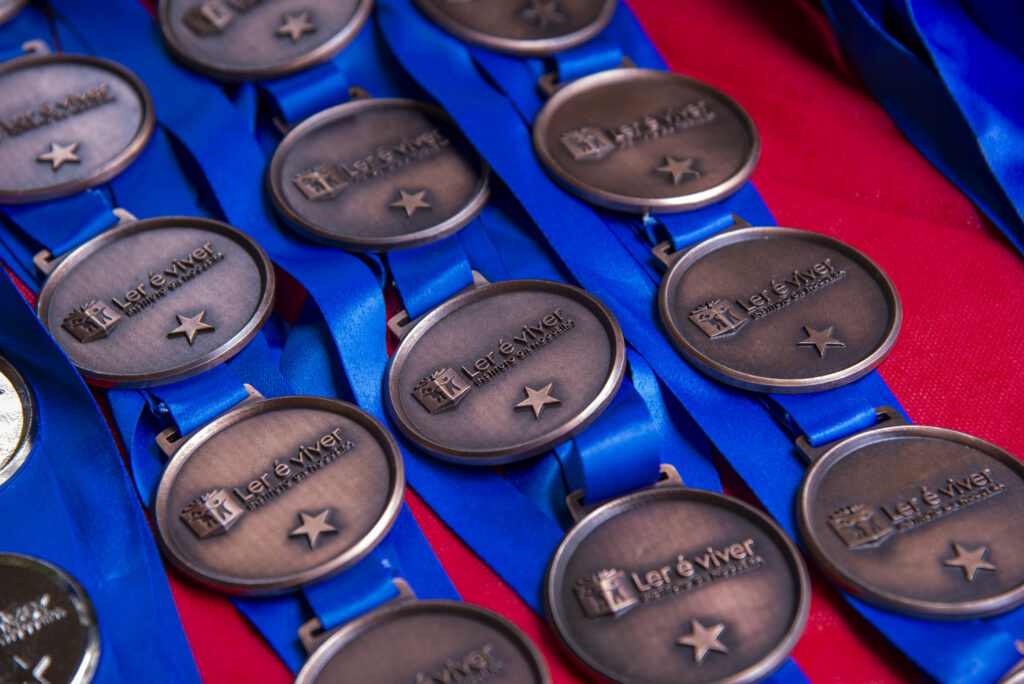 Medalha do projeto Ler é Viver, contra o analfabetismo funcional