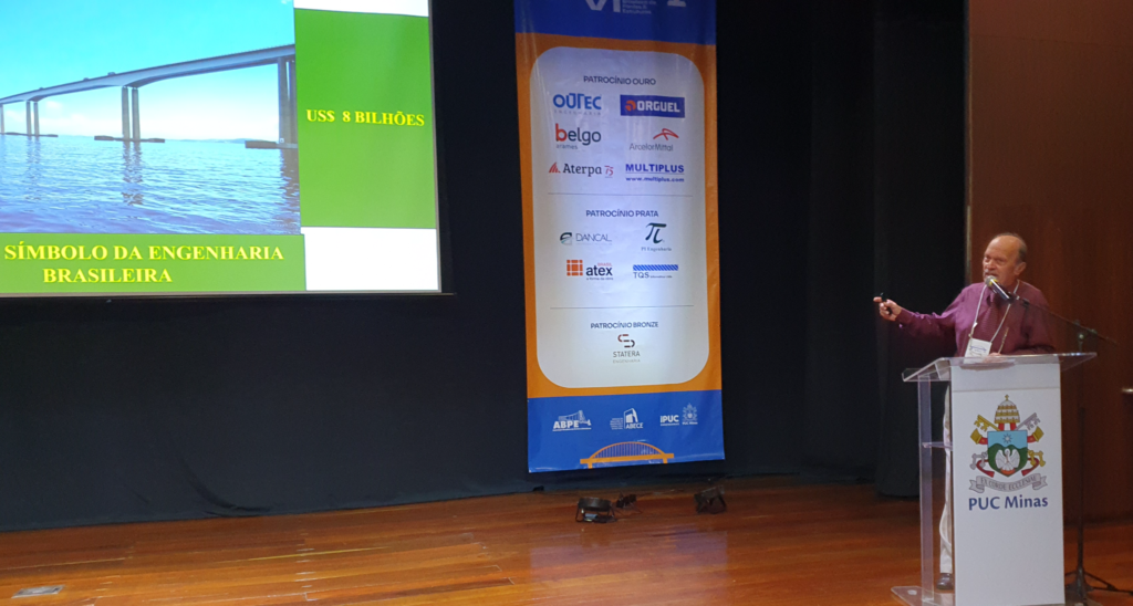 Carlos Henrique Siqueira palestrando sobre manutenção de estruturas